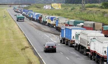 ACUERDO ENTRE TRANSPORTISTAS Y EL GOBIERNO: SE LEVANTÓ EL PARO