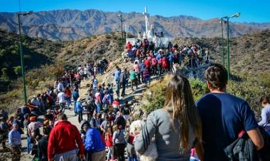 MÁS DE 223 MIL PERSONAS RENUEVAN LA FE ANTE EL CRISTO DE LA QUEBRADA