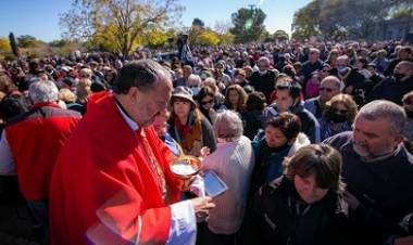 MILES DE FIELES VOLVIERON A RENCA PARA VENERAR AL CRISTO DEL ESPINO