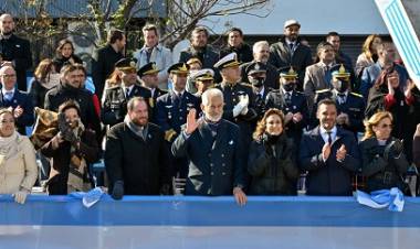 EL GOBERNADOR ENCABEZÓ MULTITUDINARIO DESFILE CÍVICO MILITAR DEL 25 DE MAYO