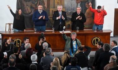 ALBERTO FERNÁNDEZ HOMENAJEÓ A PERÓN EN LA CGT 