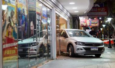 MENDOZA: ARRESTO DOMICILIARIO PARA EL CONDUCTOR QUE ATROPELLÓ A 23 PERSONAS EN LA PUERTA DE UN TEATRO