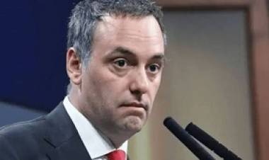 ADORNI AL BORDE DE LA INDAGATORIA