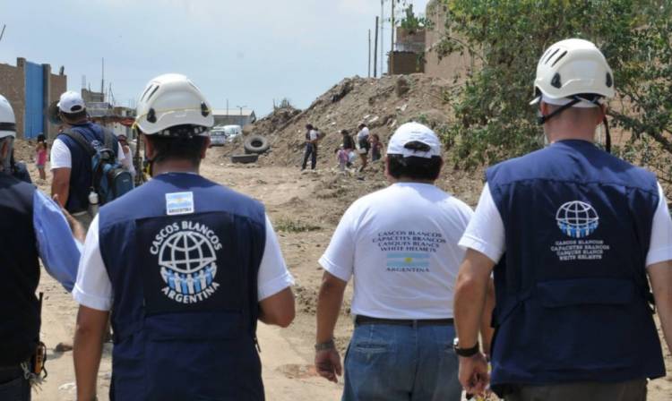 ARGENTINA ENVIARÁ UNA MISIÓN HUMANITARIA DE CASCOS BLANCOS A FRONTERA ENTRE POLONIA Y UCRANIA