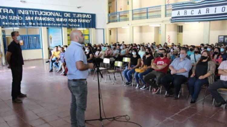 DÍA HISTÓRICO PARA SAN FRANCISCO, EL ISEEI INAUGURÓ LA PRESENCIALIDAD CON MÁS DE 200 ESTUDIANTES