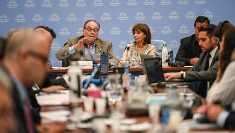 CONSENSO ENTRE EL OFICIALISMO Y LA OPOSICIÓN PARA APROBAR EL ACUERDO CON EL FMI