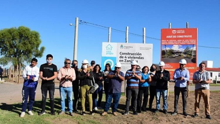 BEAZLEY, ZANJITAS Y ALTO PELADO CELEBRARON EL INICIO DE LA CONSTRUCCIÓN DE VIVIENDAS