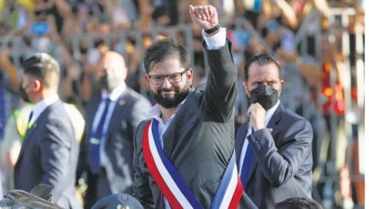 CHILE: ASUMIÓ GABRIEL BORIC EN MEDIO DE UNA FIESTA POPULAR 