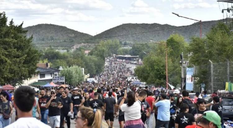 LA RENGA Y SUS SEGUIDORES COPARON POTRERO