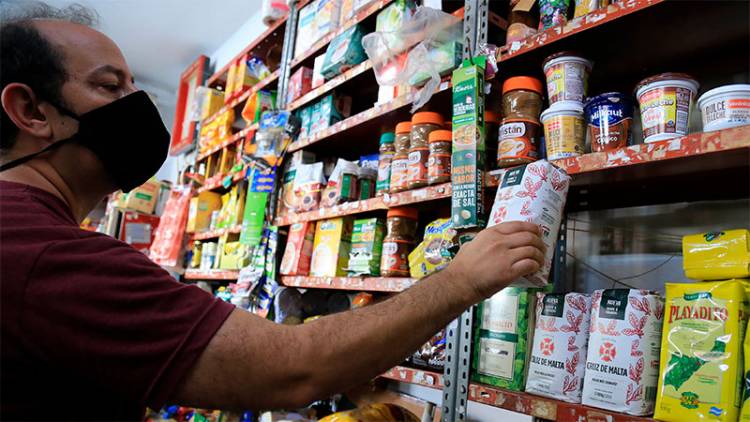 SEGÚN EL INDEC LA INFLACIÓN DE FEBRERO FUE 4,7%: LA IMPULSÓ EL RUBRO ALIMENTOS QUE SUBIÓ 7,5%, ALCANZÓ EL 52,3% INTERANUAL 