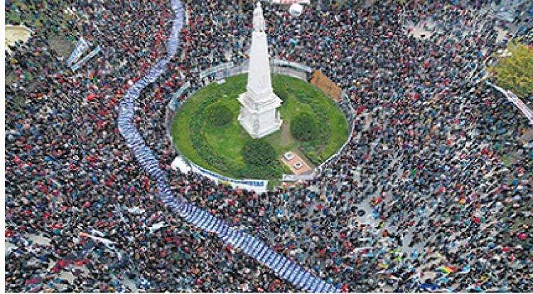 EL PUEBLO VOLVIÓ A LLENAR PLAZA DE MAYO
