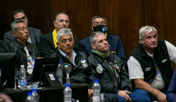 “JUNTEMOS NUESTROS CORAZONES PARA QUE LA CAUSA DE MALVINAS NO SEA NUNCA OLVIDADA”