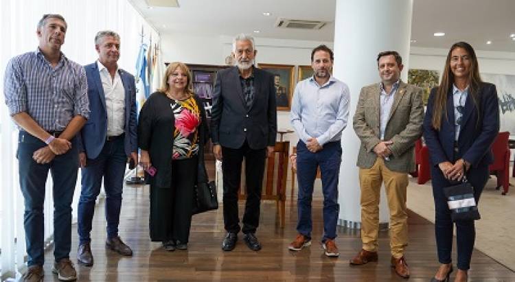 EL GOBERNADOR RECIBIÓ A LAS AUTORIDADES DEL FEHGRA