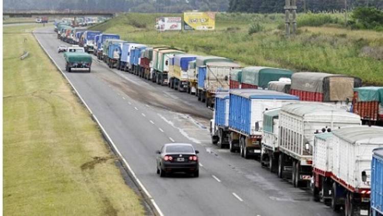 ACUERDO ENTRE TRANSPORTISTAS Y EL GOBIERNO: SE LEVANTÓ EL PARO