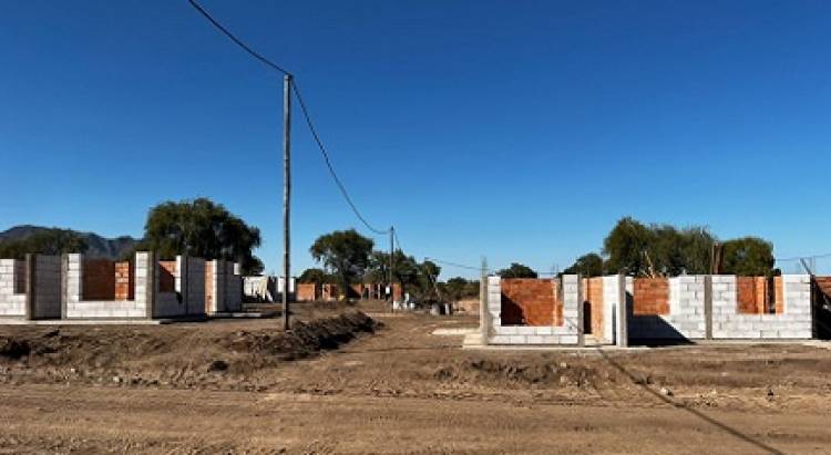 LA PROVINCIA CONSTRUYE VIVIENDAS EN LA CIUDAD DE LA PUNTA