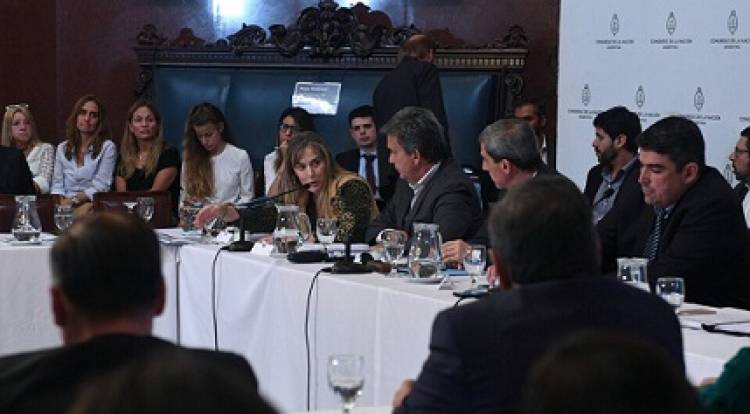 AVANZA EL PROYECTO PARA PAGAR LA DEUDA CON LOS DÓLARES FUGADOS