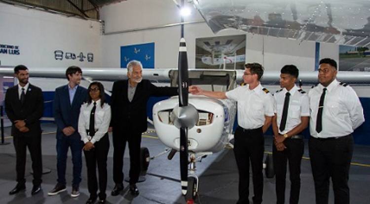 EL GOBERNADOR INAUGURÓ LA NUEVA ESCUELA DE PILOTOS EN LA CIUDAD DE SAN LUIS 