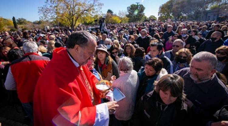 MILES DE FIELES VOLVIERON A RENCA PARA VENERAR AL CRISTO DEL ESPINO