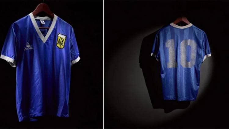 SE SUBASTÓ EN NUEVE MILLONES DE DÓLARES LA CAMISETA DE MARADONA, RÉCORD HISTÓRICO