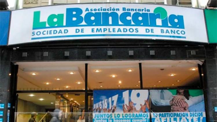 BANCARIOS ACORDARON AUMENTO SALARIAL DEL 60%, BÁSICO LLEGARÁ A CASI $200 MIL