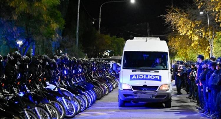 MÁS DE 2200 POLICÍAS REALIZARON UN MEGAOPERATIVO EN TODA LA PROVINCIA