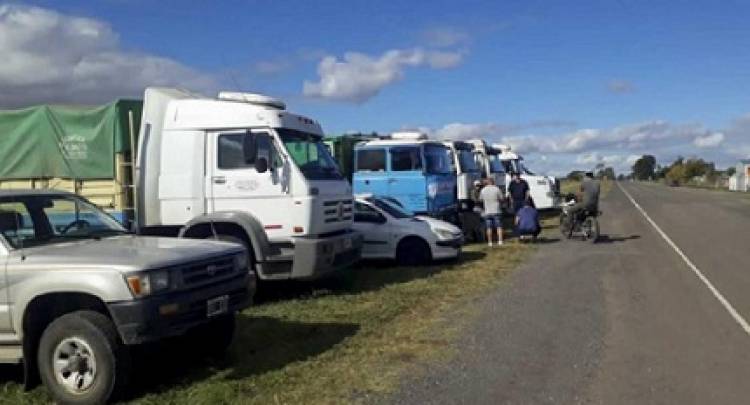 PARO Y PIQUETES POR EL GASOIL