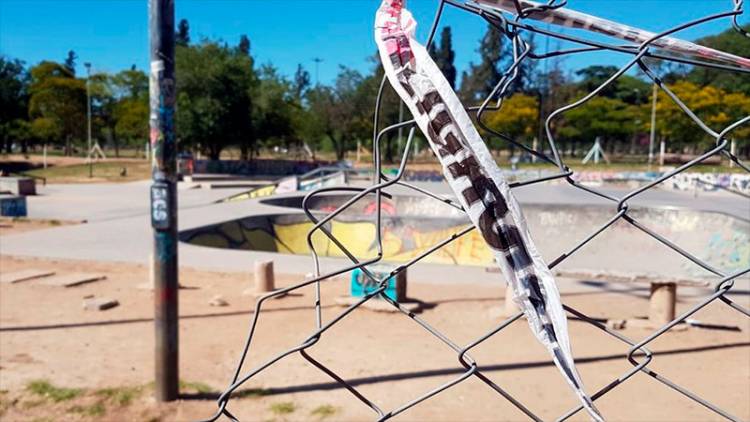 UNA NENA SUFRIÓ UNA DESCARGA ELÉCTRICA MIENTRAS SE HAMACABA EN UNA PLAZA DE CÓRDOBA