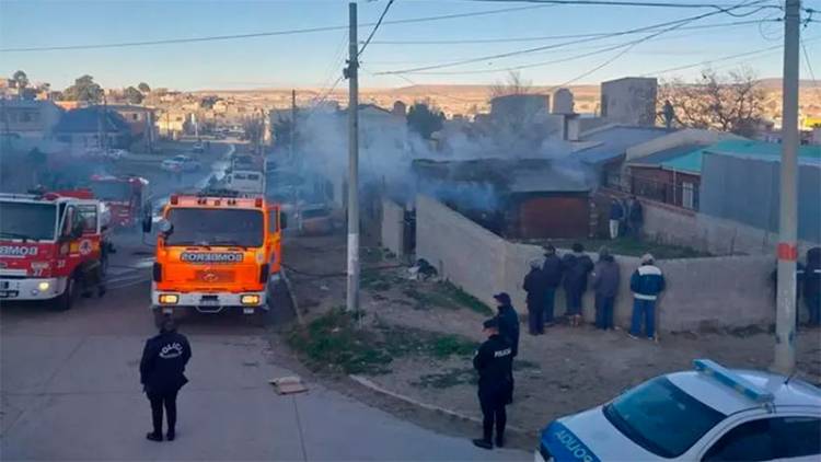 CHUBUT: UNA MADRE Y SUS HIJOS DE 2 Y 5 AÑOS MURIERON EN INCENDIO EN SU VIVIENDA EN COMODORO RIVADAVIA