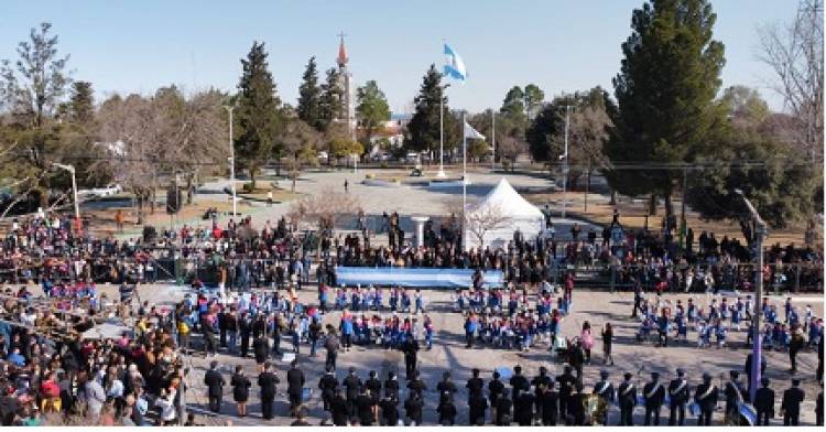 HONORES AL GENERAL SAN MARTÍN EN JUSTO DARACT