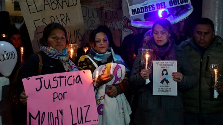 CÓRDOBA: FAMILIARES RECLAMARON "CELERIDAD EN INVESTIGACIÓN Y JUSTICIA" POR BEBÉS MUERTOS