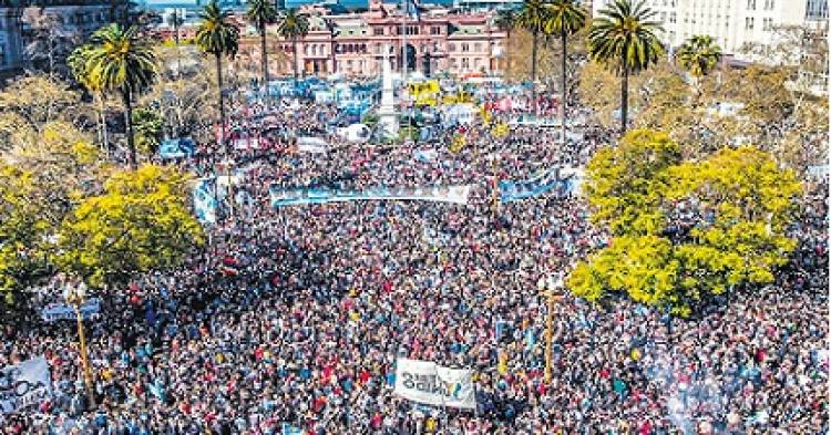 LA PLAZA PIDIÓ QUE EL ODIO QUEDE AFUERA