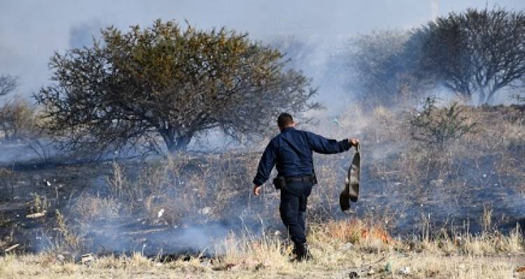 BOMBEROS Y BRIGADISTAS MANTIENEN GUARDIAS DE CENIZAS 