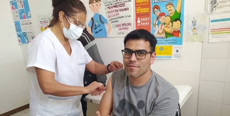 SAN LUIS COMIENZA A APLICAR LA TERCERA DOSIS DE REFUERZO CONTRA LA COVID-19