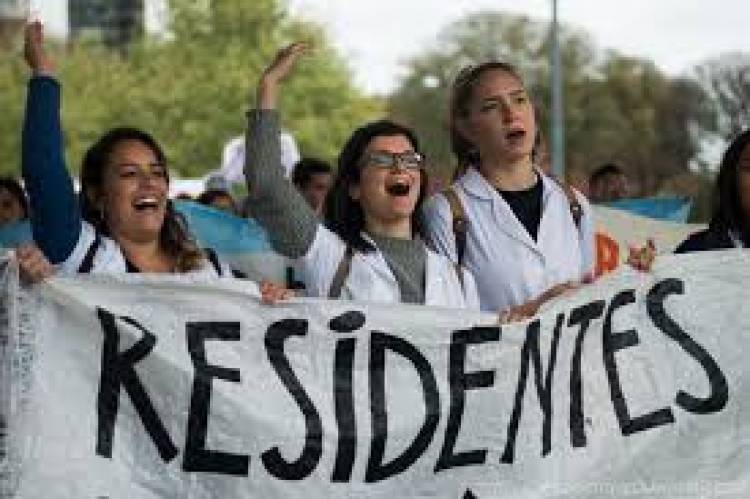 SAN LUIS. RESIDENTES MEDICOS DE PARO